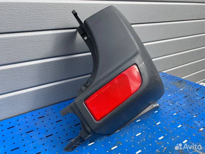 Клык задний правый Sprinter 906