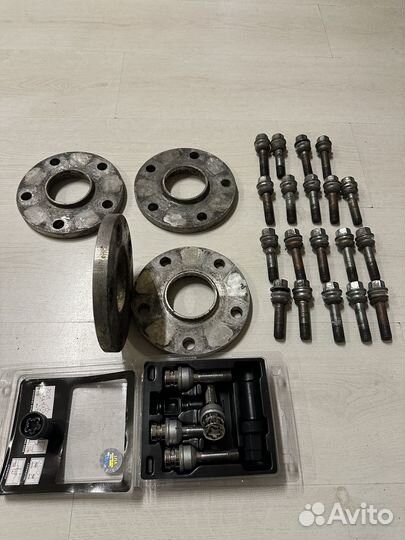 Проставки колесныес болтами на audi Q7