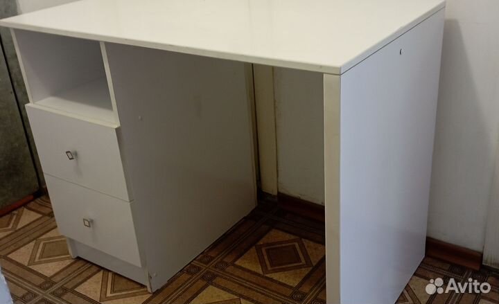 Стол для маникюра бу