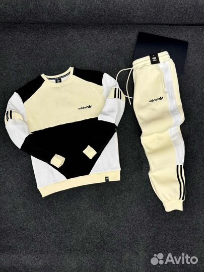 Спортивный костюм adidas