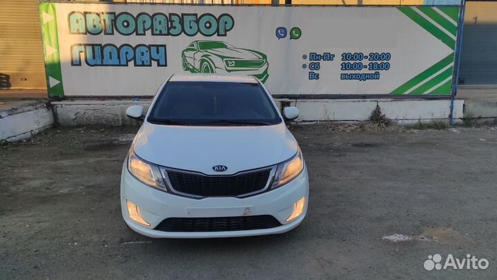 Накладка ручки внутренней правой Kia Rio 3 826214Y000WK