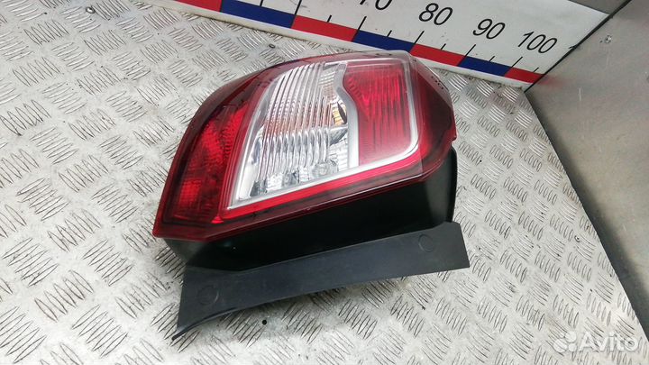 Фонарь Dacia Sandero (2012-2020)
