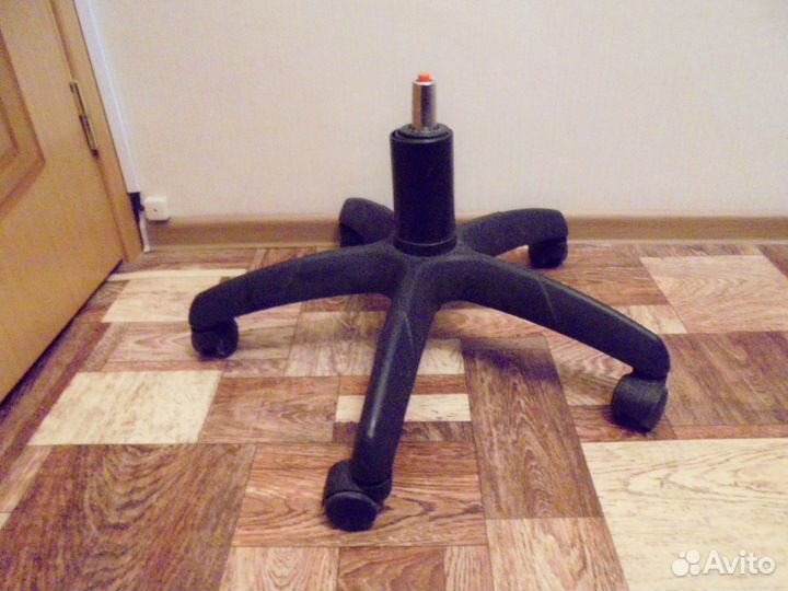 Крестовина компьютерного кресла с газлифтом