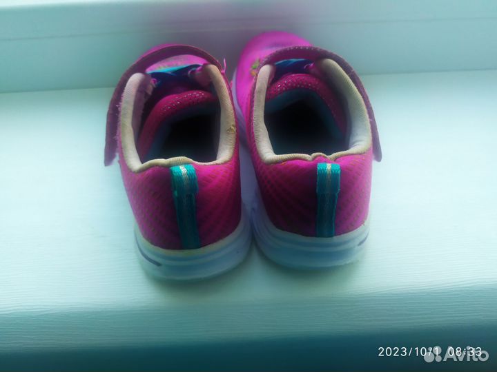 Кроссовки для девочки