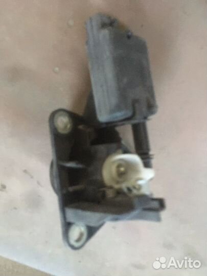 Рено Дастер замок багажника