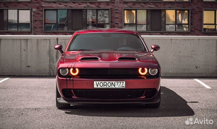 Аренда Dodge Challenger от одной минуты в Москве