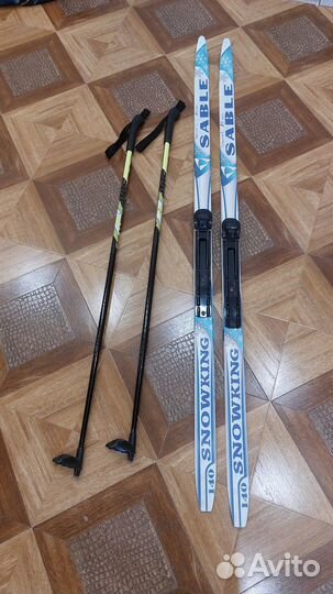 Лыжи 140 см, ботинки 35 р. и палки 100 см
