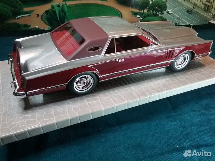 Коллекционная модель автомобиля 1:18