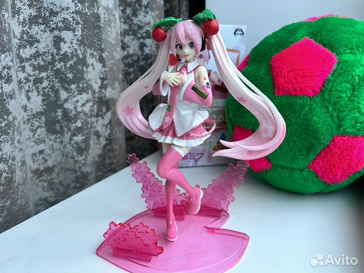 Аниме фигурка оригинал Сакура Мику