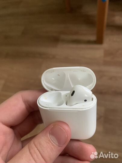 Airpods 2 наушник правый+кейс от него. б/у