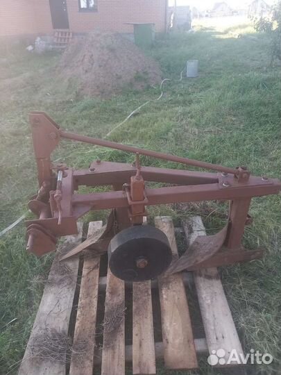 Плуг на минитрактор