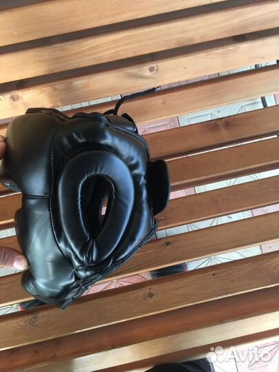 Шлем и бинты