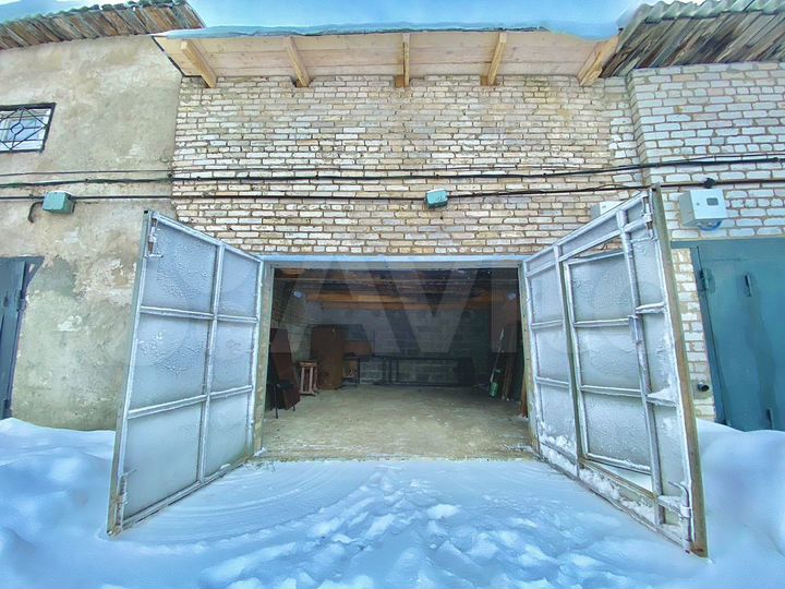 Гараж, > 30 м²