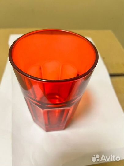 Набор стаканов красного стекла для воды