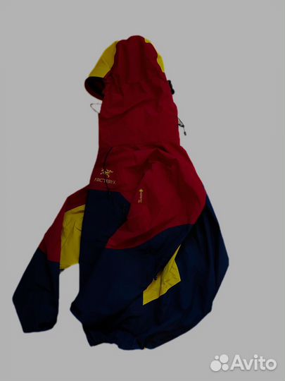 Ветровка Arcteryx Beta Ar (красно-желтая)
