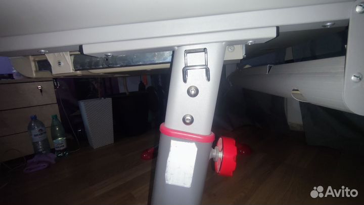 Письменный стол с регулировкой высоты