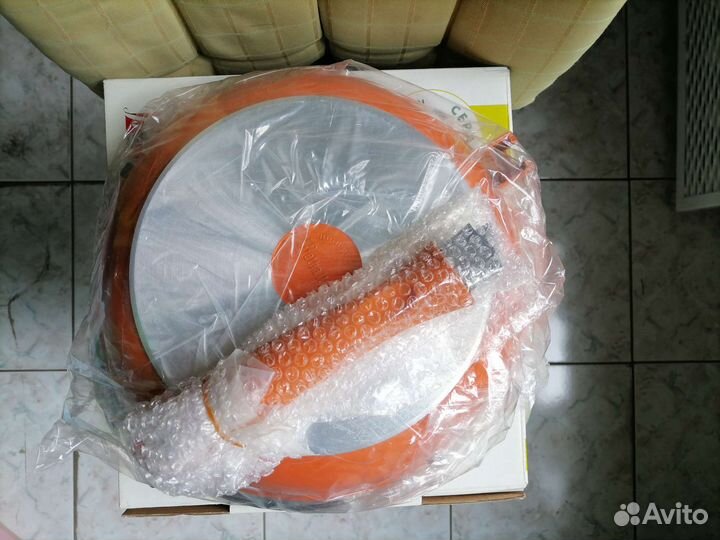 Сковорода с крышкой новая 26 см