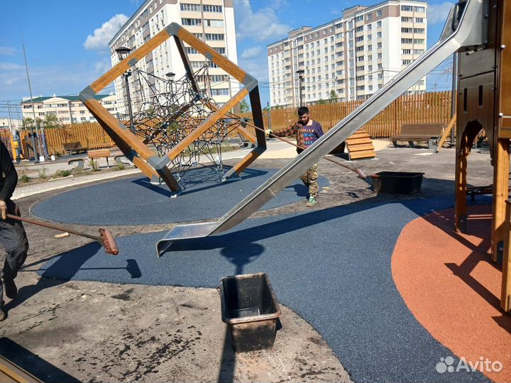 Укладка резинового покрытия для детских площадок