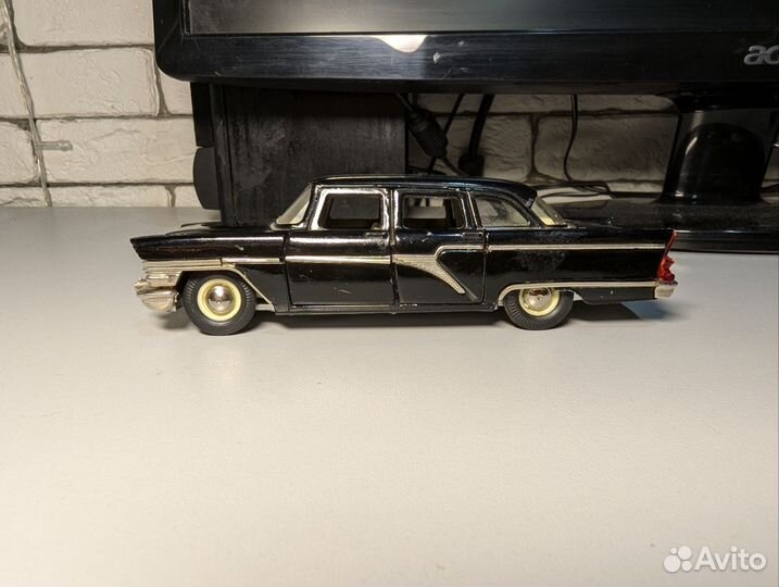 Модель СССР Газ 13 Чайка 1:43