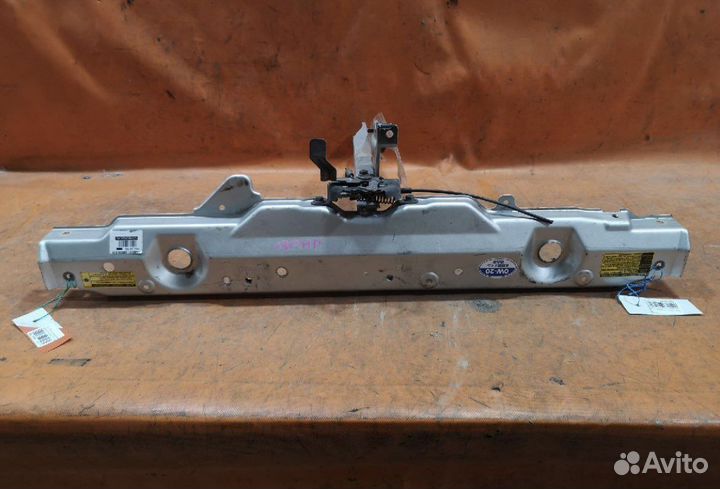 Планка передняя toyota prius nhw20