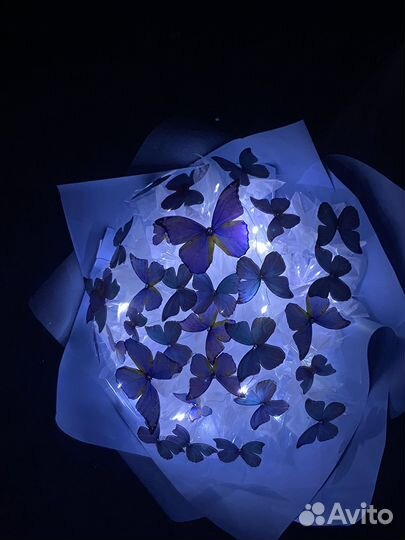 Светящийся букет из бабочек