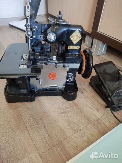 Оверлок промышленный 3ниточный GNI2