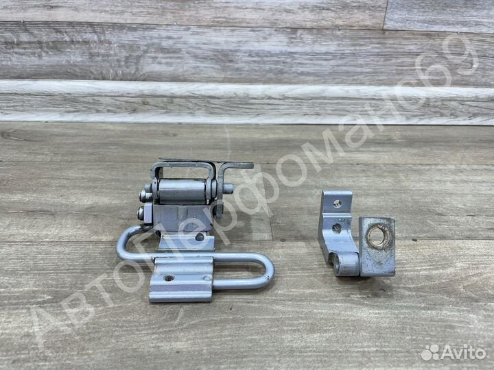 Петля задней правой двери Audi A6 c5 (1997-2005)