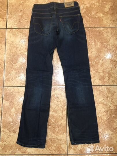 Джинсы Levis
