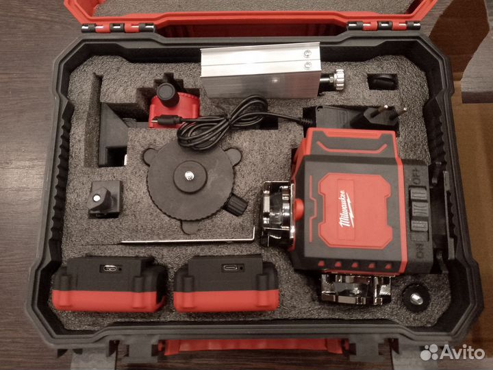 Лазерный уровень Milwaukee M16