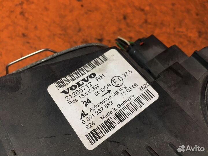 Фара левая/правая Volvo V50 MW ксенон