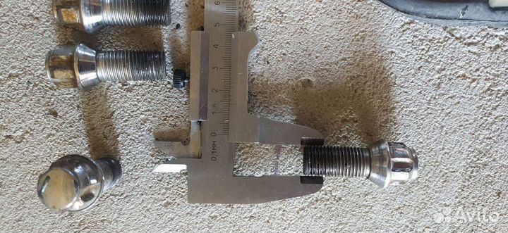 Болты-секретки