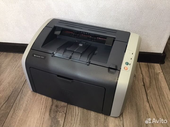 Принтер HP лазерный