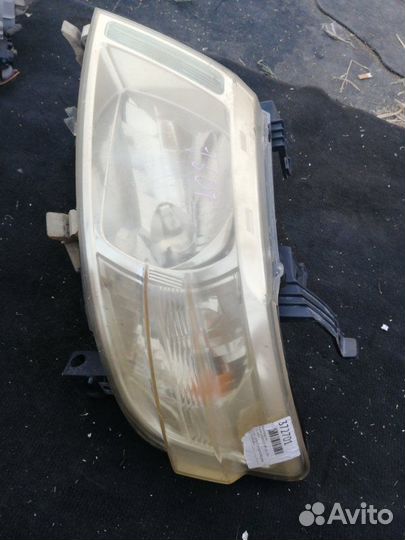 Фара передняя левая Nissan Serena C25 2005