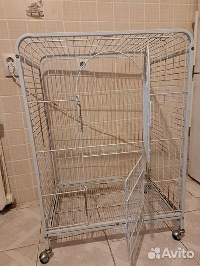 Клетка большая на колесах (шиншиллы, попугаи)