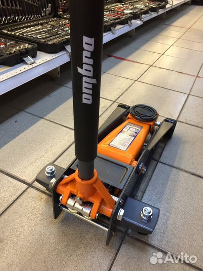 Подкатной двухпоршневой гаражный домкрат Ombra 3 т