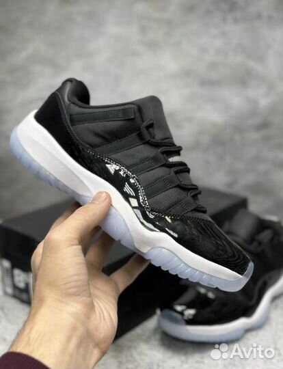 Nike air jordan 11 low space jam