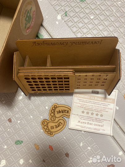 Вечеый календарь из натурального дерева