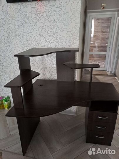 Компьютерный стол