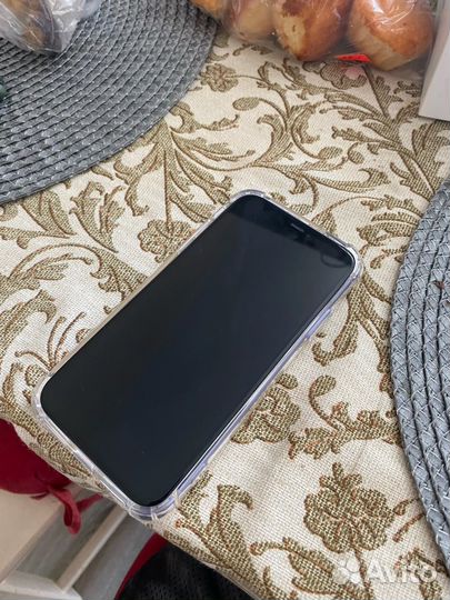 Телефон iPhone 11