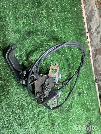 Замок капота Passat B3