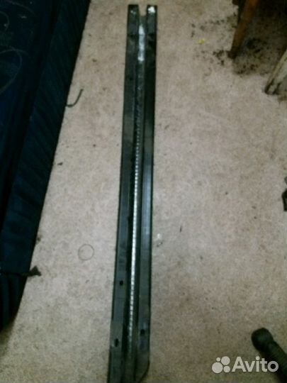 Nissan Tiida усилитель заднего бампера