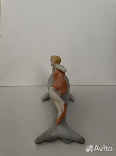 Фарфоровая статуэтка