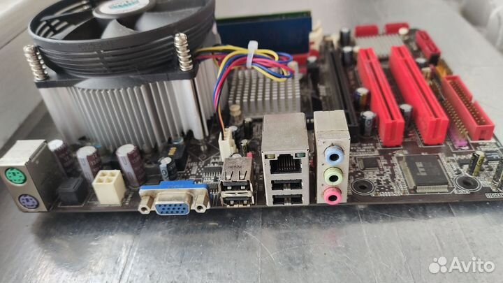 Материнская плата с процессором и памятью