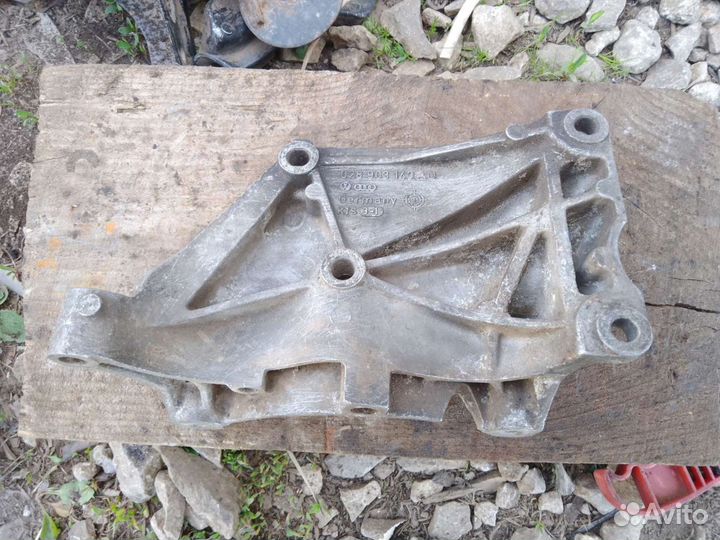 Кронштейн генератора Volkswagen Golf 3, Vento