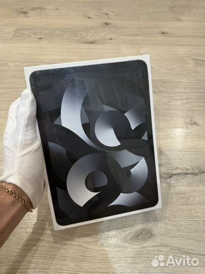 Продам Новый Запечатанный iPad AIR 5 M1