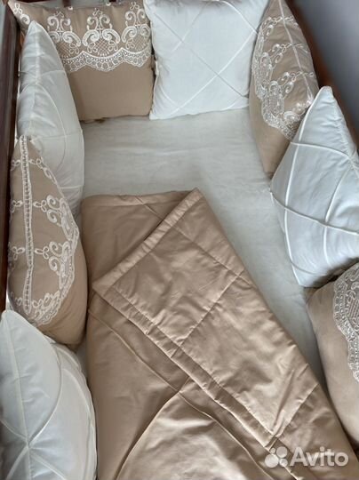 Бортики в кроватку новые комплект