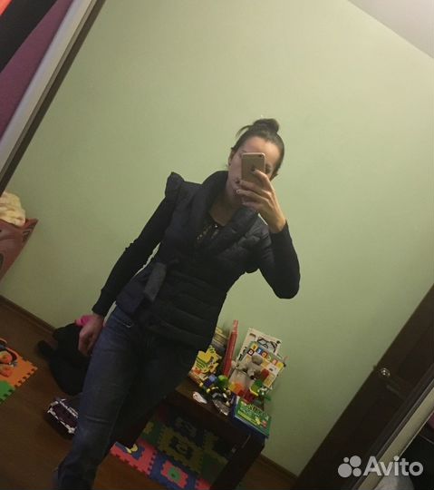 Продам жилетку moschino 42р