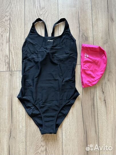 Купальник и шапочка для бассейна