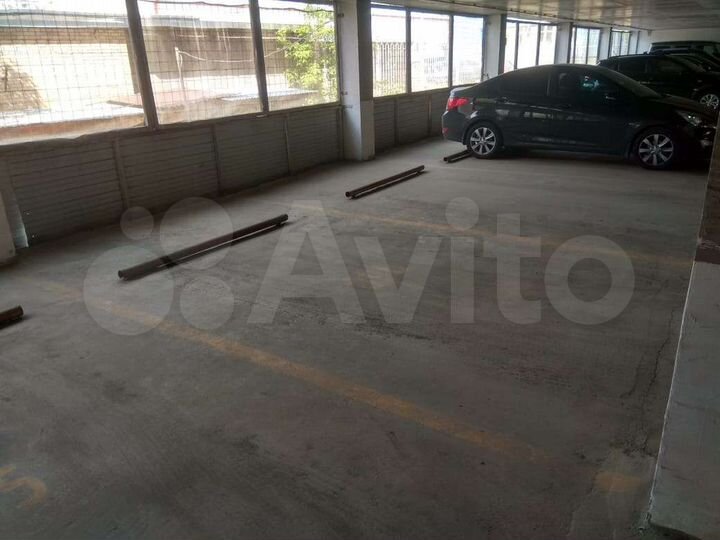 Машиноместо, > 30 м²