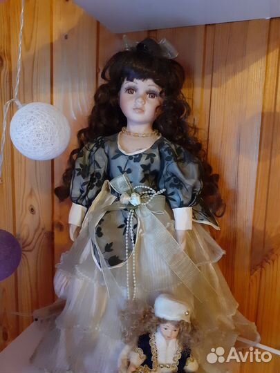 Кукла фарфоровая